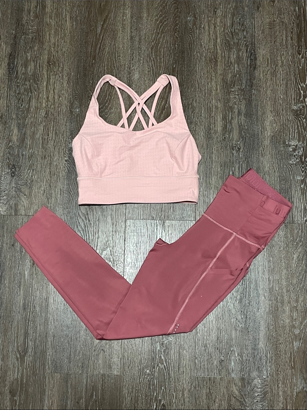 EUC Lululemon Cherry/Dew Pink Set. Size 6